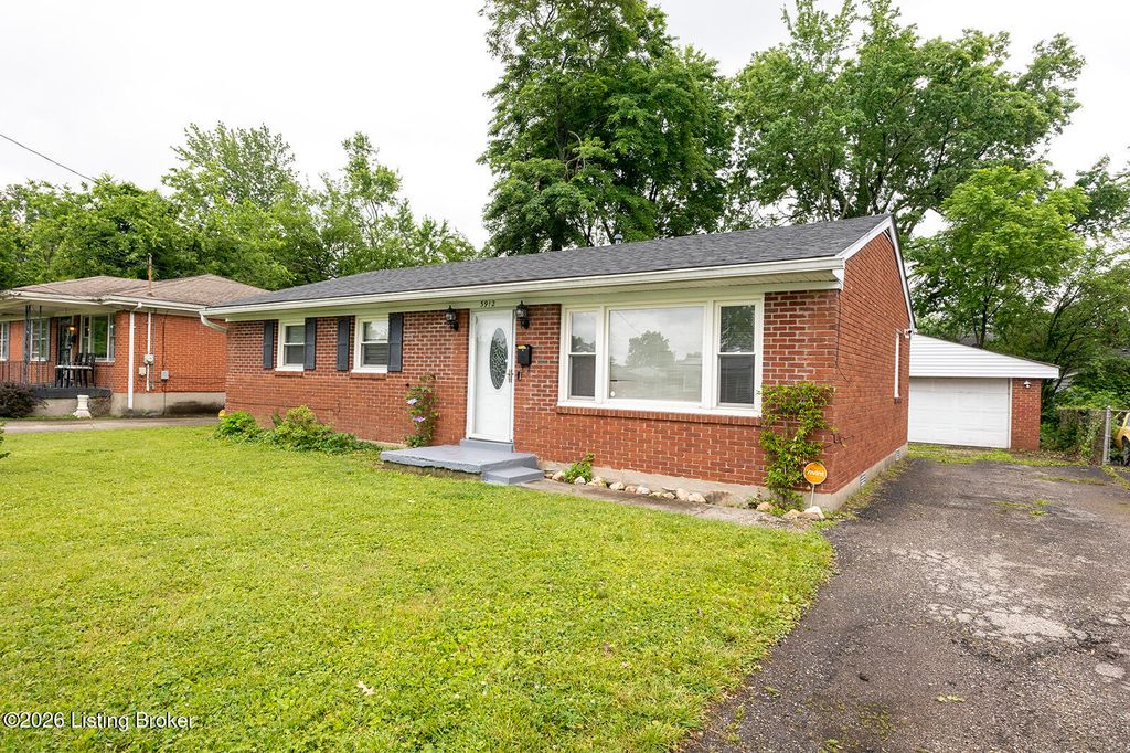 Photo of 3912 Sparta Dr, Louisville, KY 40219 (MLS # 1718317)