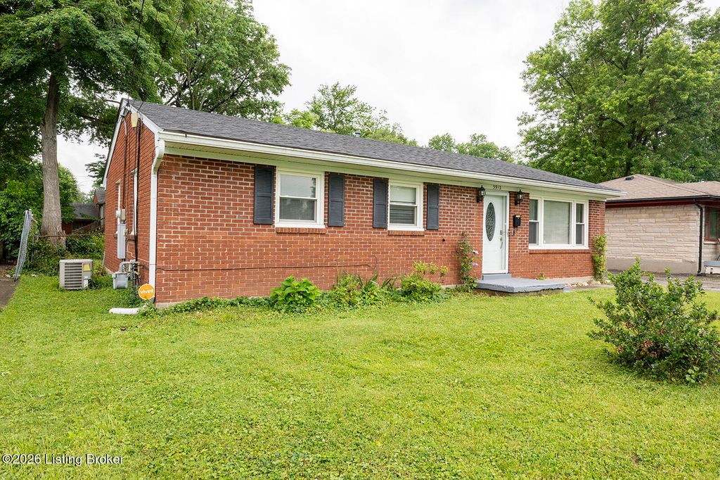 Photo of 3912 Sparta Dr, Louisville, KY 40219 (MLS # 1718317)