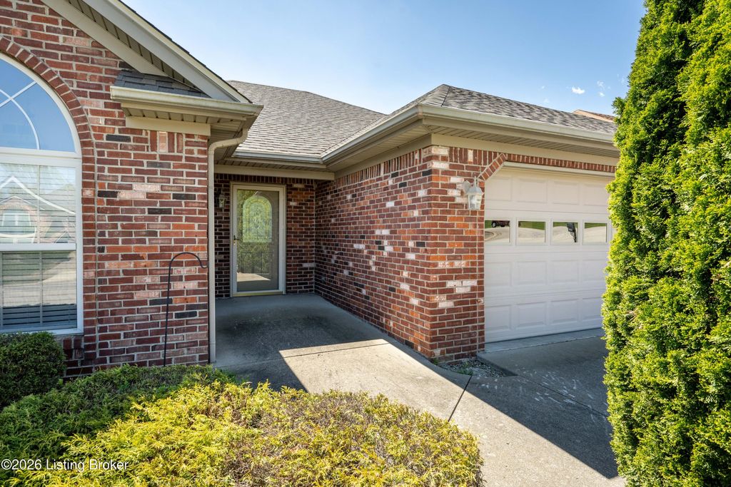 Photo of 3035 Barrington Ct, New Albany, IN 47150 (MLS # 1713625)