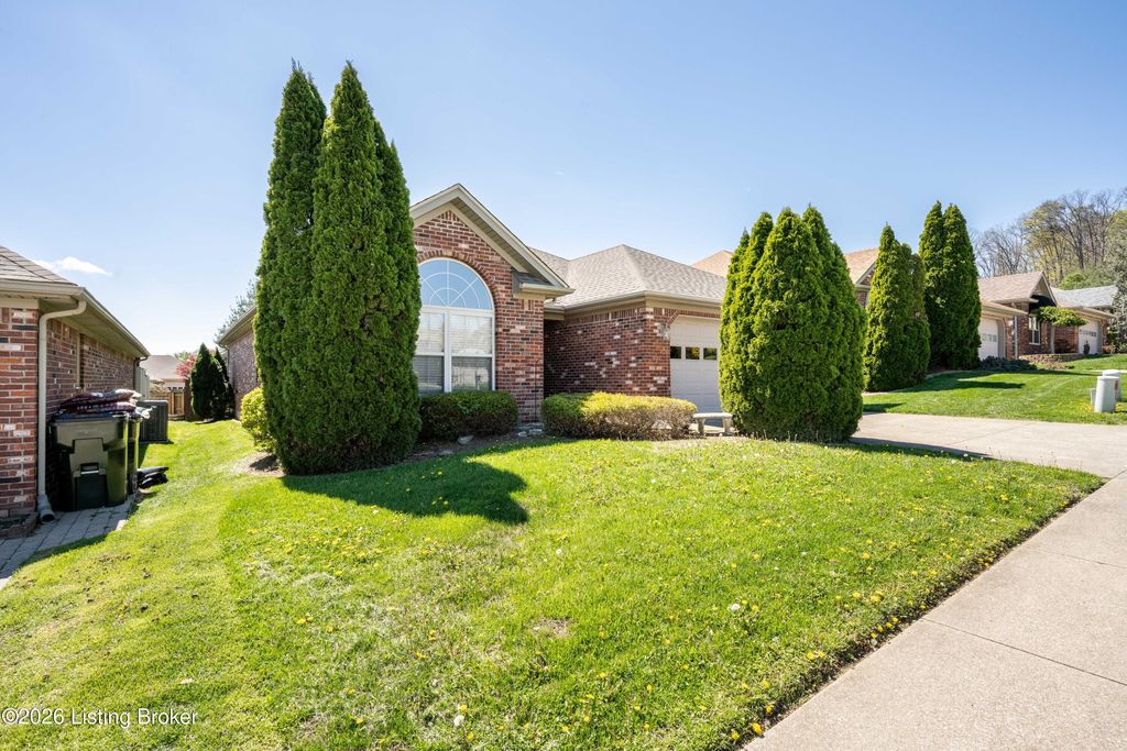 Photo of 3035 Barrington Ct, New Albany, IN 47150 (MLS # 1713625)