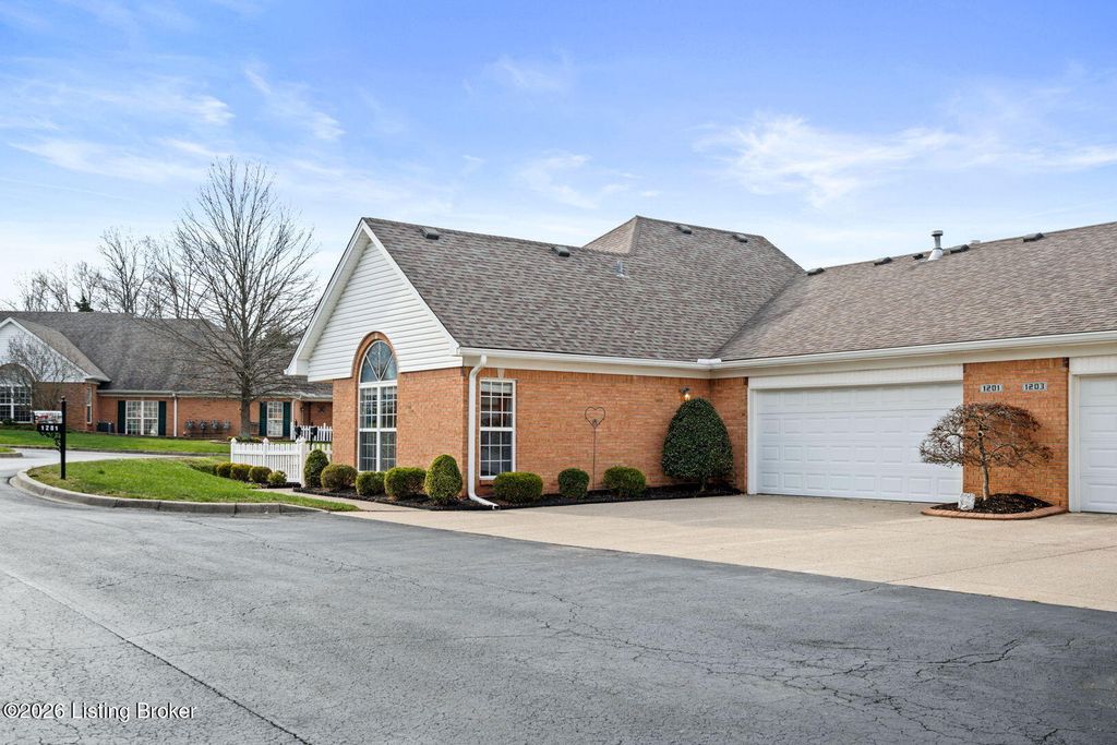 Photo of 1201 Bell Flower Pl, La Grange, KY 40031 (MLS # 1712376)