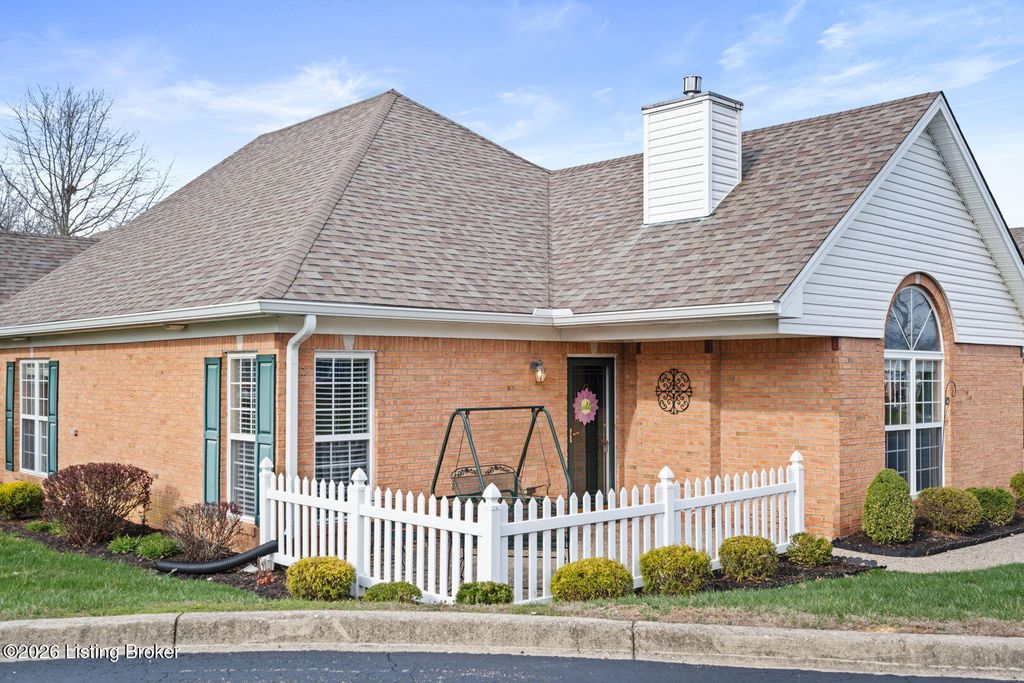 Photo of 1201 Bell Flower Pl, La Grange, KY 40031 (MLS # 1712376)