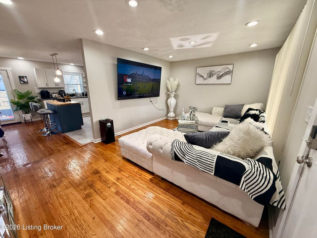 Photo of 7603 Cane Run Rd, Louisville, KY 40258 (MLS # 1707970)