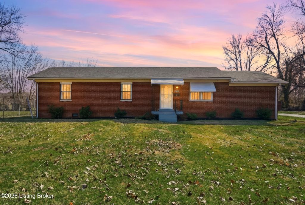 Photo of 4319 Lynnview Dr, Louisville, KY 40216 (MLS # 1709603)