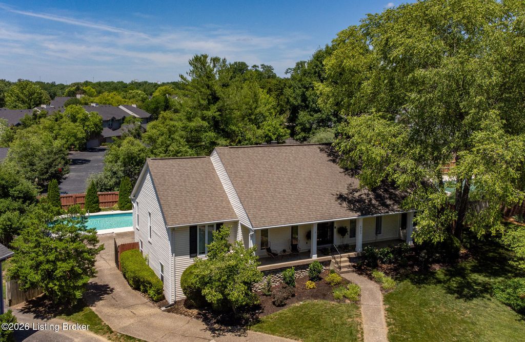 Photo of 6903 Timber Bluff Ct, Prospect, KY 40059 (MLS # 1719596)