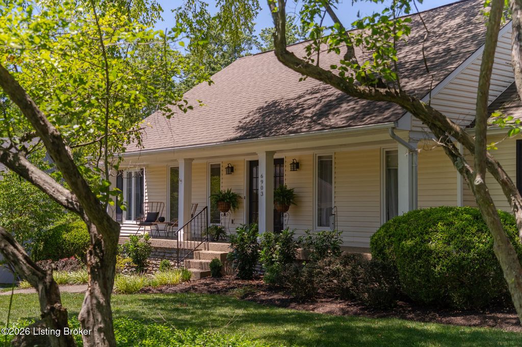 Photo of 6903 Timber Bluff Ct, Prospect, KY 40059 (MLS # 1719596)