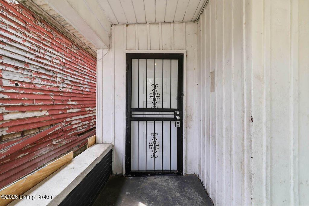 Photo of 2324 Magazine St, Louisville, KY 40211 (MLS # 1715329)