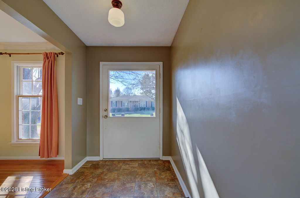 Photo of 8605 Longborough Way, Jeffersontown, KY 40299 (MLS # 1712633)