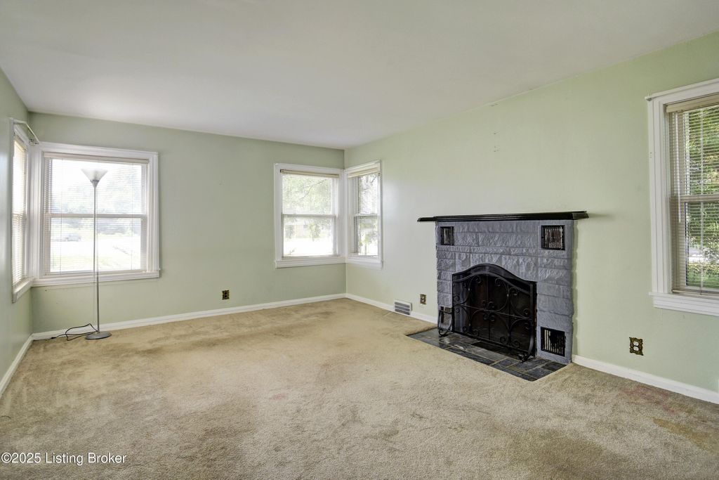 Photo of 4607 Bardstown Rd, Louisville, KY 40218 (MLS # 1707656)