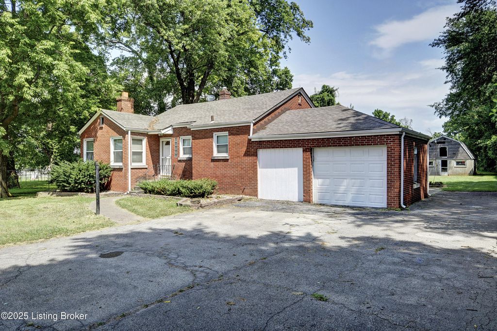 Photo of 4607 Bardstown Rd, Louisville, KY 40218 (MLS # 1707656)