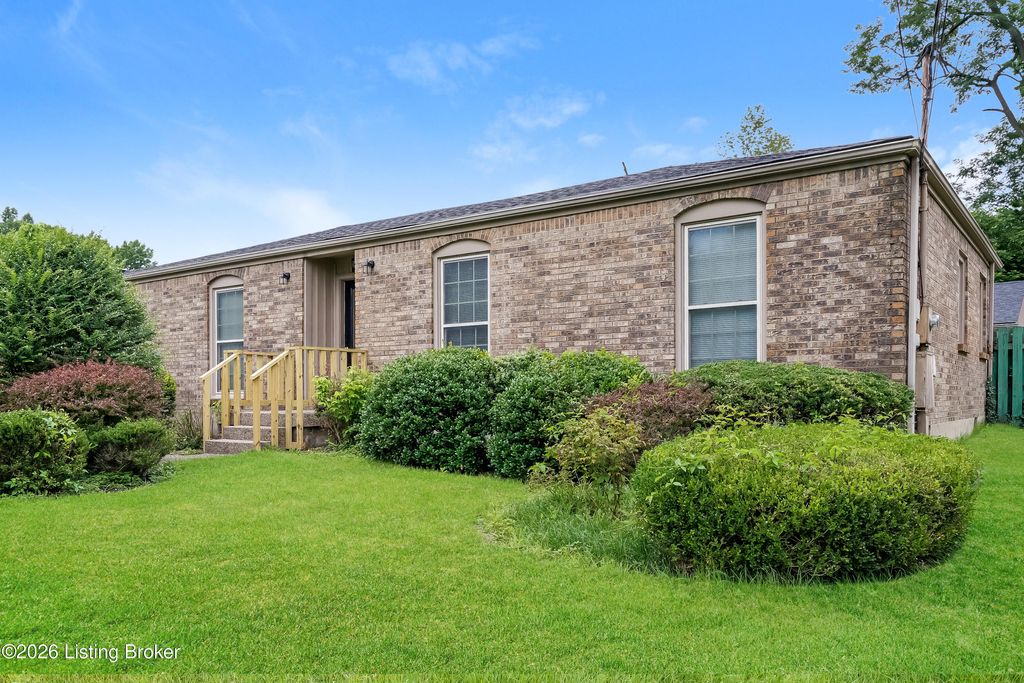 Photo of 10509 Moonlight Way, Louisville, KY 40272 (MLS # 1707399)