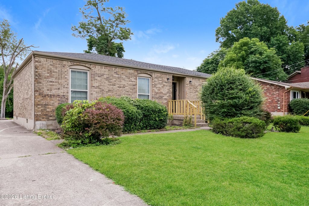 Photo of 10509 Moonlight Way, Louisville, KY 40272 (MLS # 1707399)