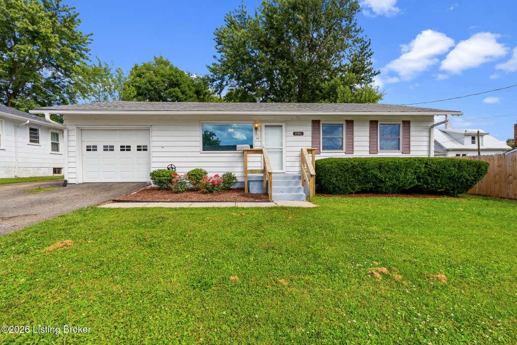 Photo of 201 Sycamore St, Elizabethtown, KY 42701 (MLS # 1723836)