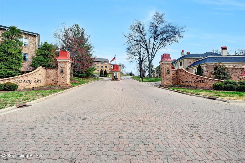 Photo of 5800 Coach Gate Wynde #APT 321, Louisville, KY 40207 (MLS # 1712450)