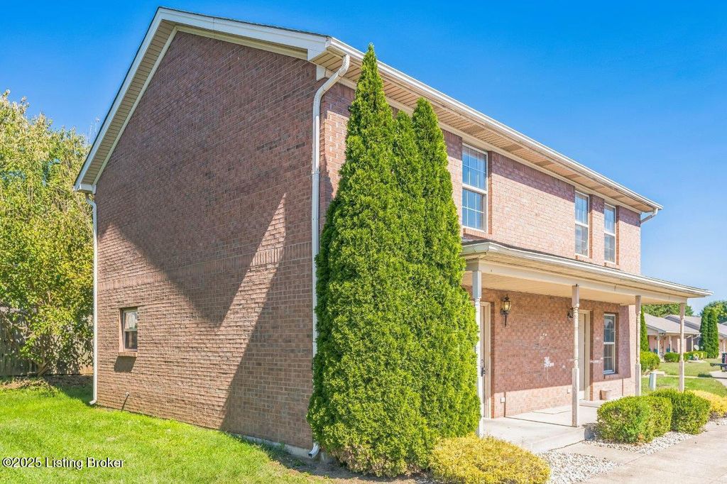 Photo of 4238 Grantline View Ct, New Albany, IN 47150 (MLS # 1713864)