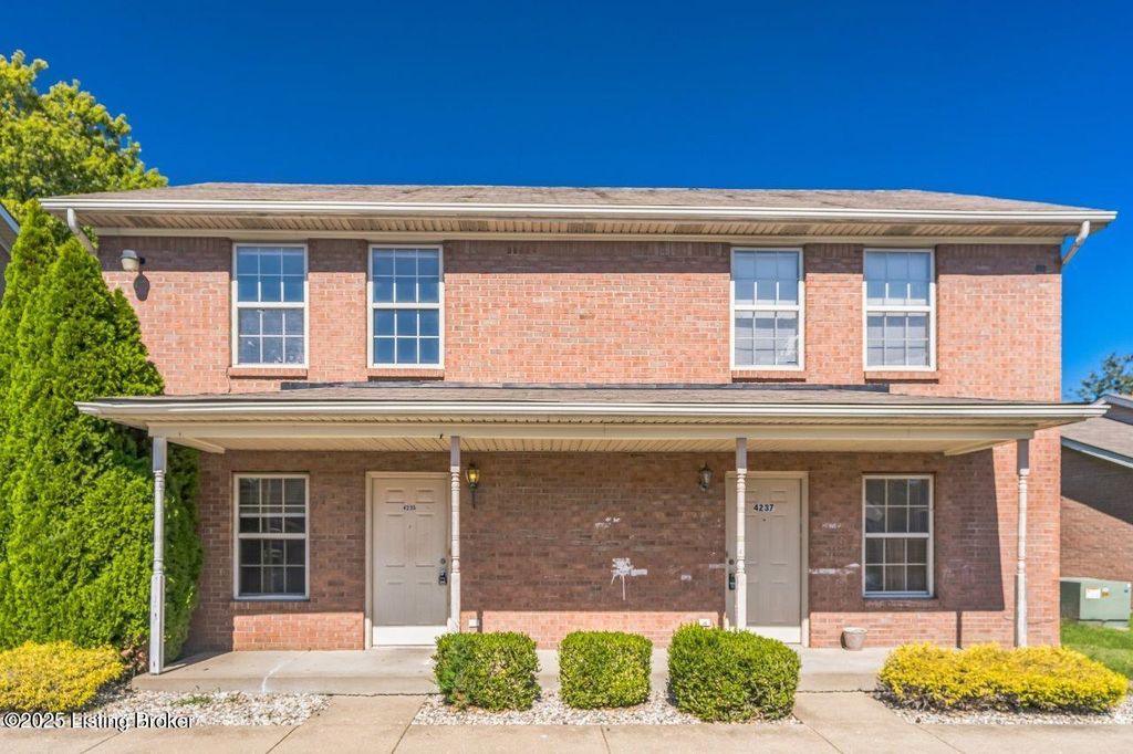 Photo of 4238 Grantline View Ct, New Albany, IN 47150 (MLS # 1713864)