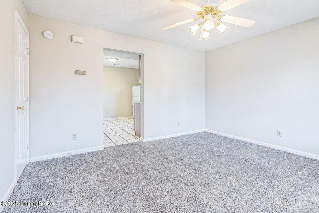 Photo of 4238 Grantline View Ct, New Albany, IN 47150 (MLS # 1713864)