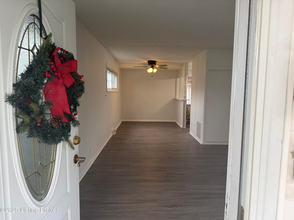 Photo of 4924 Warbler Way, Lynnview, KY 40213 (MLS # 1704029)