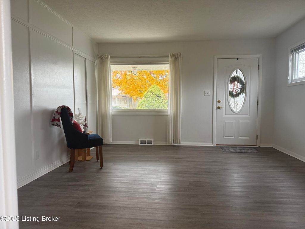 Photo of 4924 Warbler Way, Lynnview, KY 40213 (MLS # 1704029)