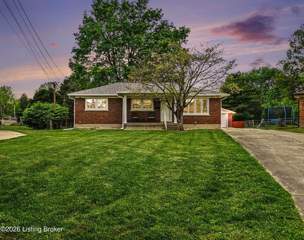Photo of 6324 Krause Ave, Louisville, KY 40216 (MLS # 1714611)