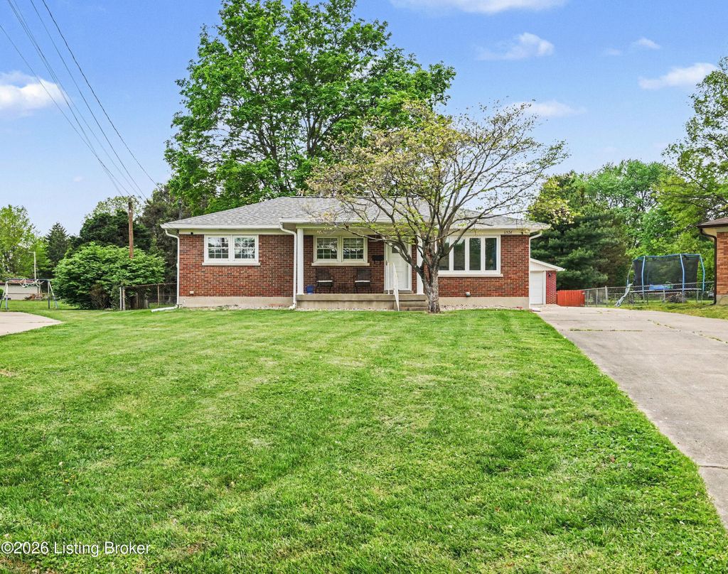 Photo of 6324 Krause Ave, Louisville, KY 40216 (MLS # 1714611)