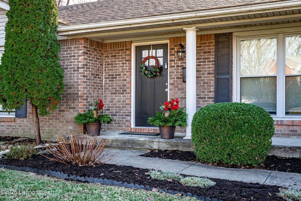 Photo of 3118 Sunny Ln, Louisville, KY 40205 (MLS # 1706473)