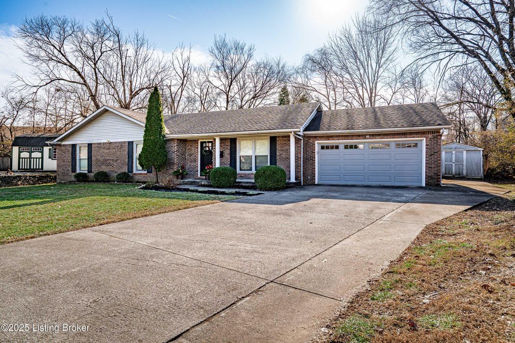 Photo of 3118 Sunny Ln, Louisville, KY 40205 (MLS # 1706473)