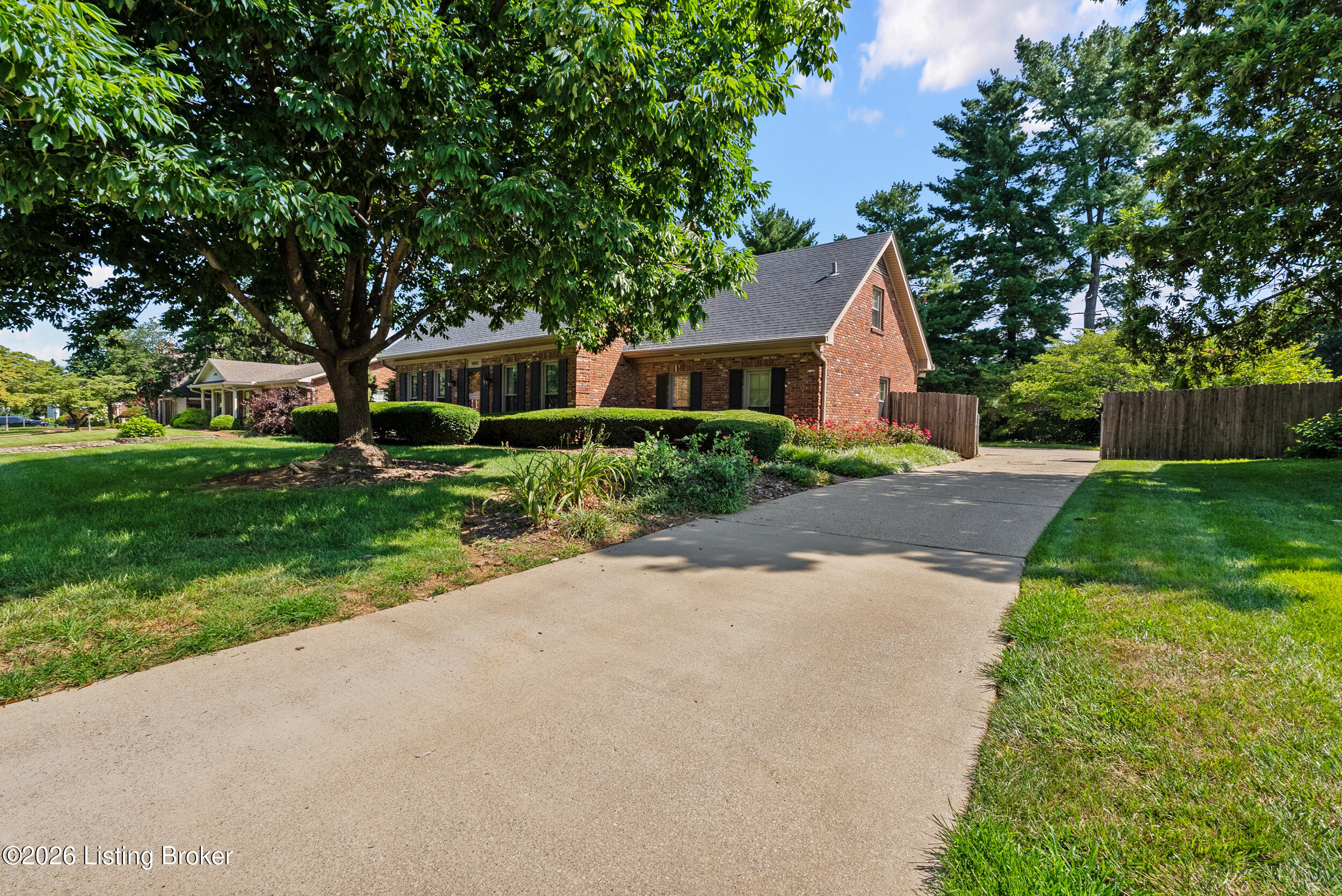 Photo 1 of 62 — 8903 Nottingham Pkwy, Louisville, KY 40222
