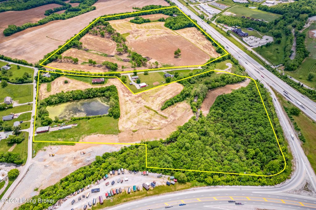 Photo of 2118 Old Finchville Rd, Shelbyville, KY 40065 (MLS # 1696401)