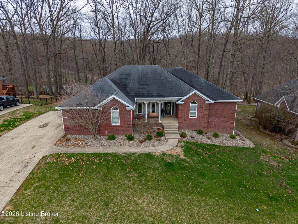 Photo of 3433 Hardwood Forest Dr, Louisville, KY 40214 (MLS # 1711802)