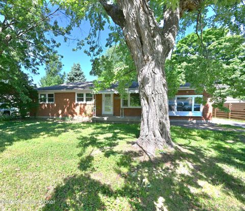 Photo of 10704 Deering Rd, Louisville, KY 40272 (MLS # 1716138)