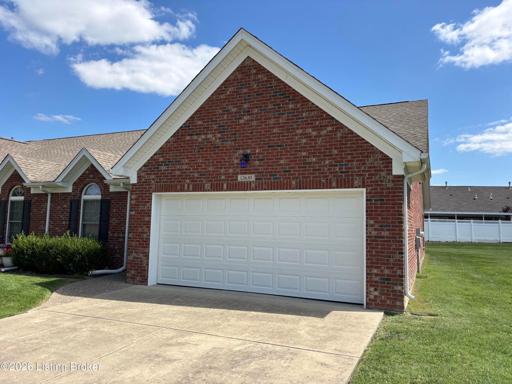 Photo of 12630 Spring Haven Ct, Louisville, KY 40229 (MLS # 1725889)