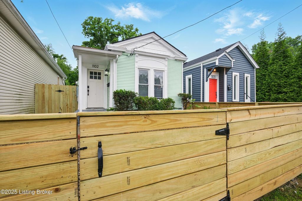 Photo of 1102 E Saint Catherine St, Louisville, KY 40204 (MLS # 1704573)