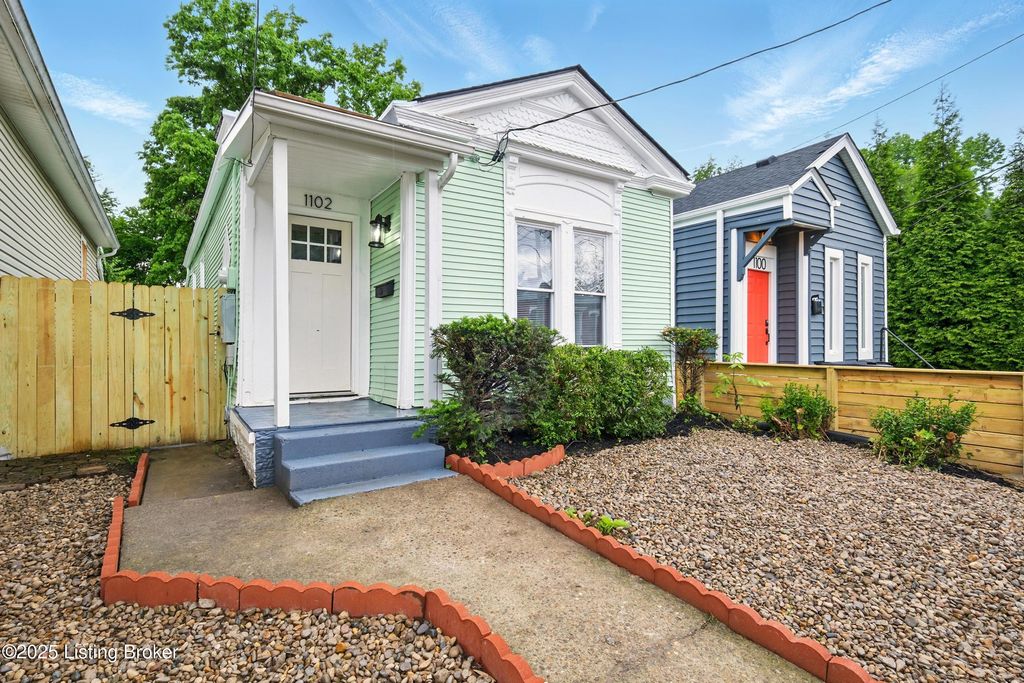 Photo of 1102 E Saint Catherine St, Louisville, KY 40204 (MLS # 1704573)