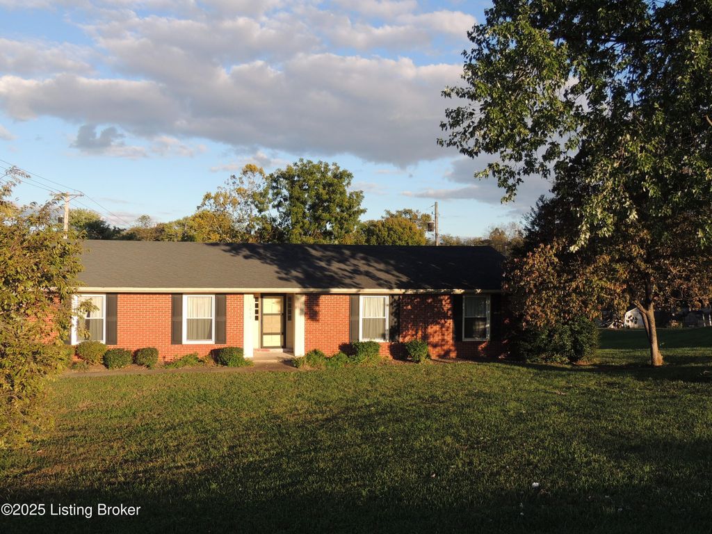 Photo of 1019 N Third St, Bardstown, KY 40004 (MLS # 1700655)