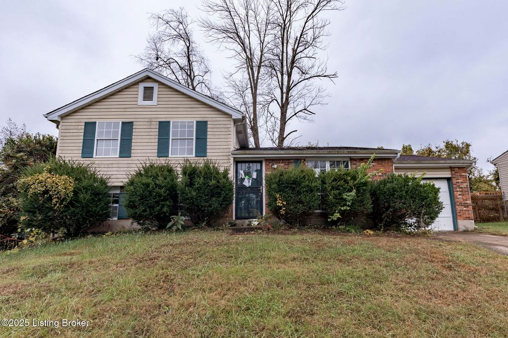 Photo of 6400 Overton Rd, Louisville, KY 40228 (MLS # 1702079)