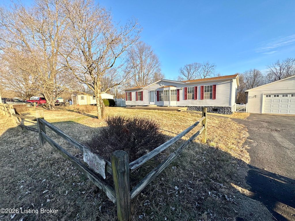 Photo of 472 Yorkshire Blvd, Shepherdsville, KY 40165 (MLS # 1717253)
