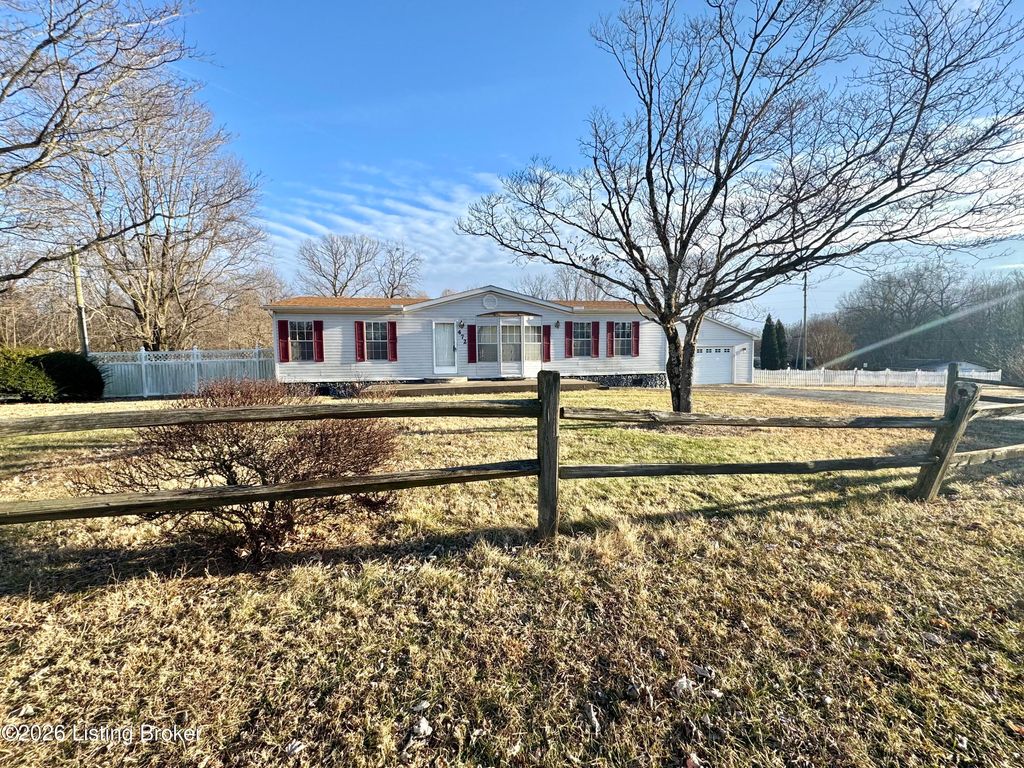 Photo of 472 Yorkshire Blvd, Shepherdsville, KY 40165 (MLS # 1717253)