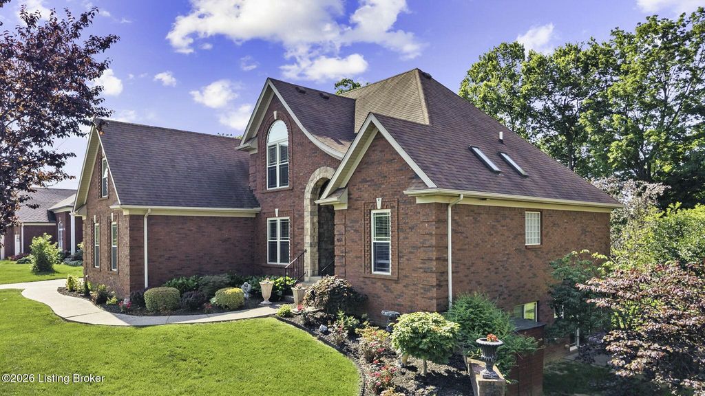 Photo of 859 Abingdon Ln, Shelbyville, KY 40065 (MLS # 1718536)