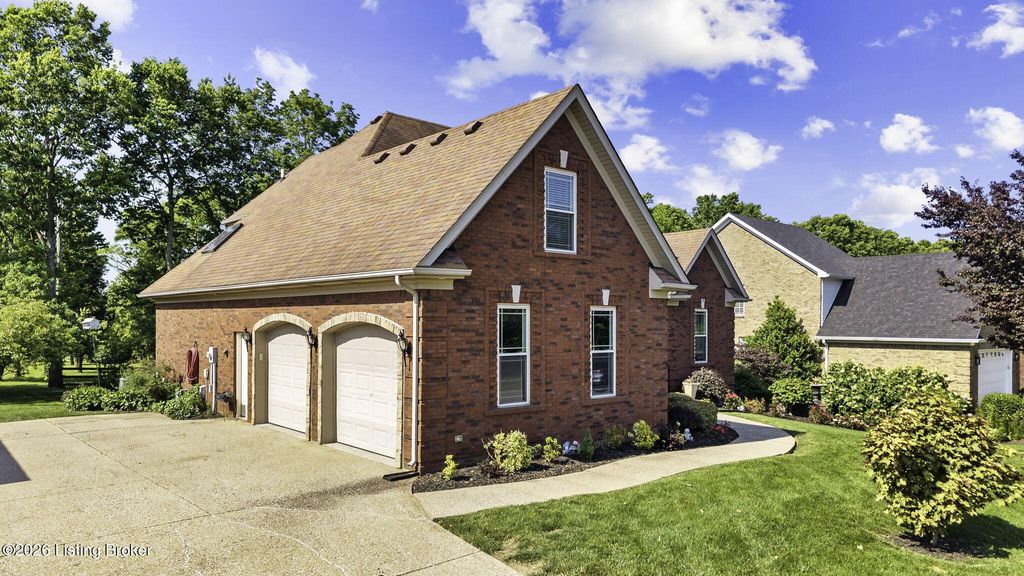Photo of 859 Abingdon Ln, Shelbyville, KY 40065 (MLS # 1718536)