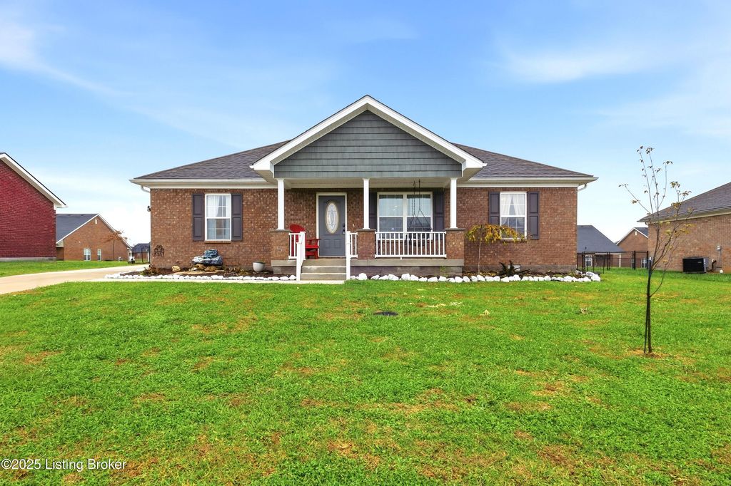 Photo of 310 Oak Hill Ct, Bardstown, KY 40004 (MLS # 1704091)