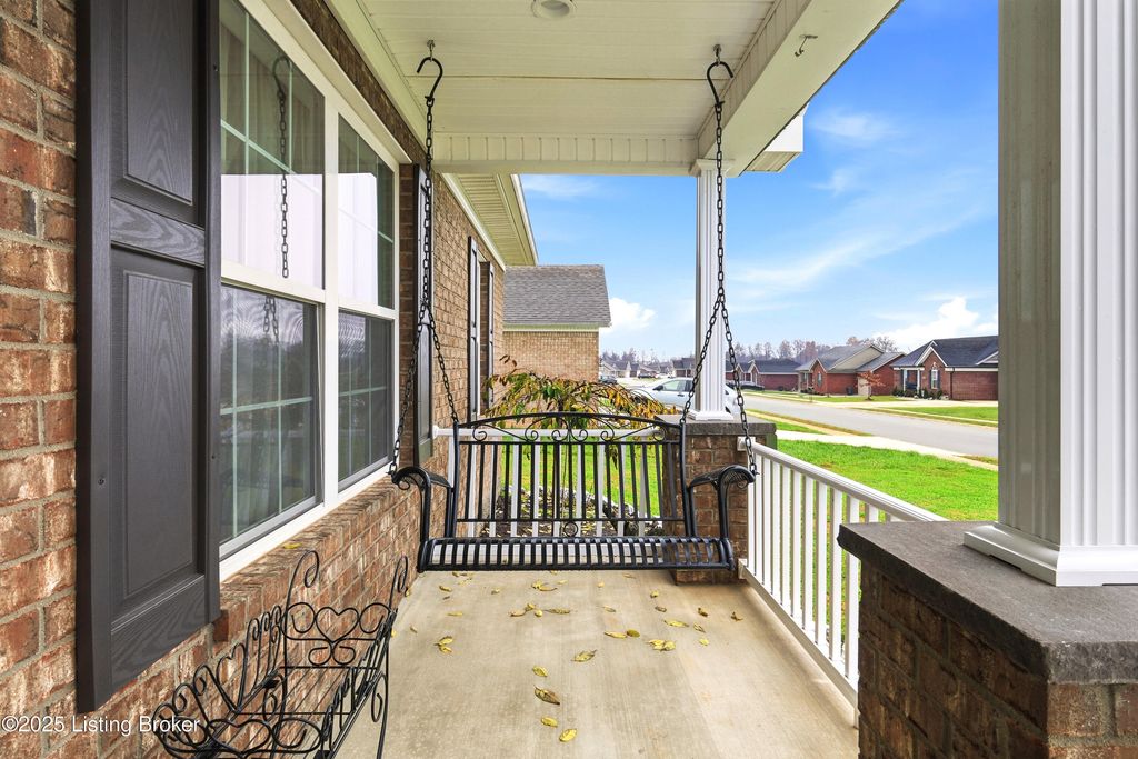 Photo of 310 Oak Hill Ct, Bardstown, KY 40004 (MLS # 1704091)