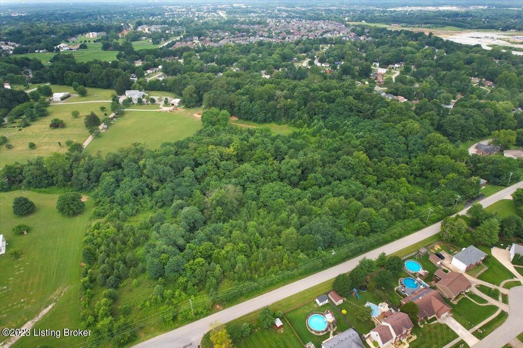 Photo of 1 Haunz Ln, Crestwood, KY 40241 (MLS # 1666975)
