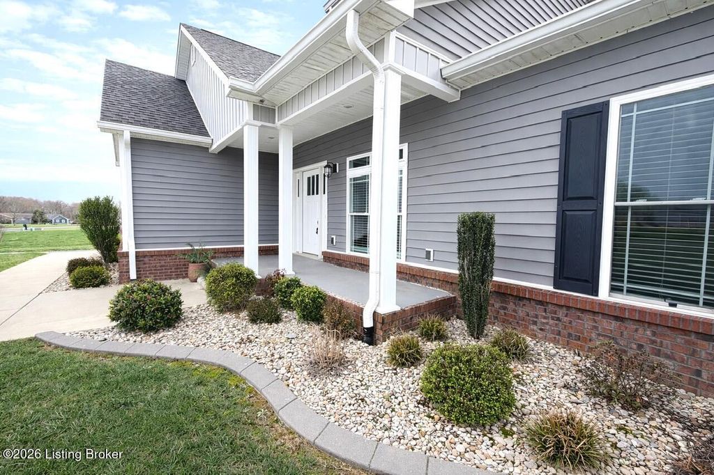 Photo of 154 Sea Hero Dr, Elizabethtown, KY 42701 (MLS # 1712937)