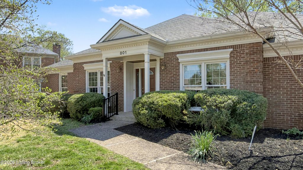 Photo of 801 Gleneagle Ct, Louisville, KY 40223 (MLS # 1714257)