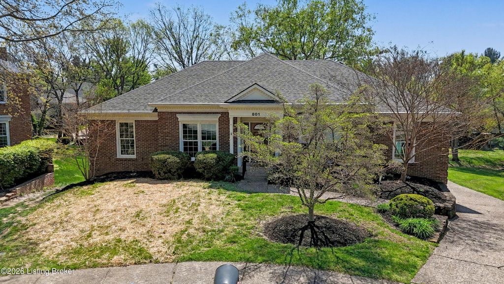 Photo of 801 Gleneagle Ct, Louisville, KY 40223 (MLS # 1714257)