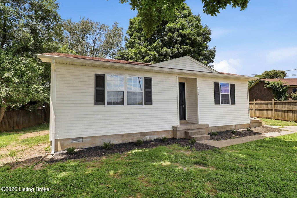 Photo of 111 Evergreen Ct, Bardstown, KY 40004 (MLS # 1719120)