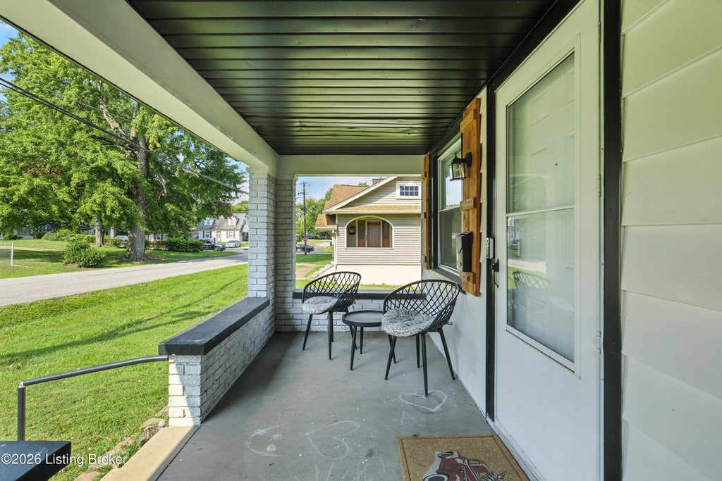 Photo of 1871 Kendall Ln, Louisville, KY 40216 (MLS # 1719475)
