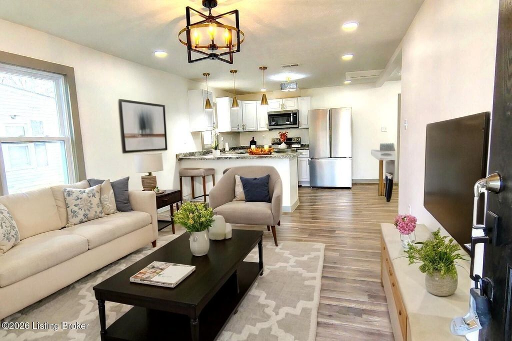 Photo of 6810 Twin Dr, Louisville, KY 40258 (MLS # 1712187)