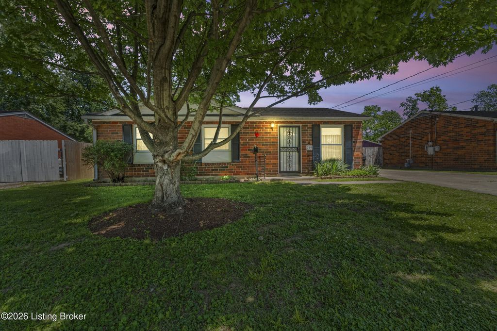 Photo of 219 Downes Ln, Louisville, KY 40214 (MLS # 1718277)